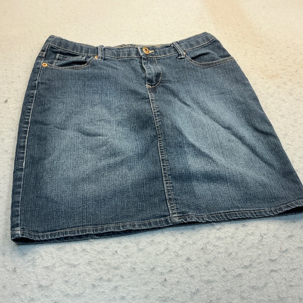 New York & Company Y2K Denim Mini Skirt Contrast Stitch Flap Pocket Blue Size 8
